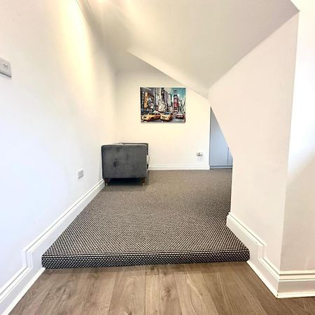 Stylish Modern, Private Apartment,15 Mins To Central London هيندون المظهر الخارجي الصورة