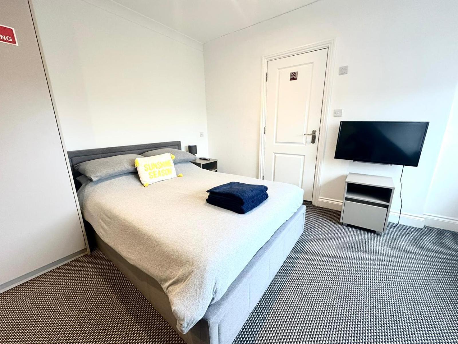 Stylish Modern, Private Apartment,15 Mins To Central London هيندون المظهر الخارجي الصورة