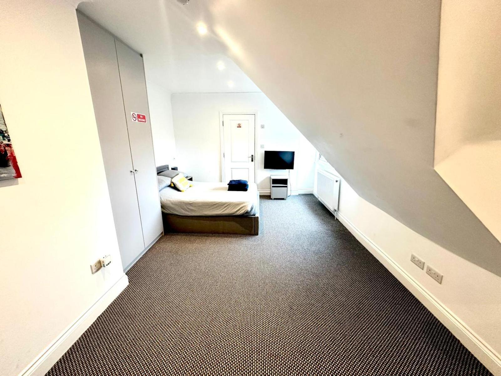 Stylish Modern, Private Apartment,15 Mins To Central London هيندون المظهر الخارجي الصورة