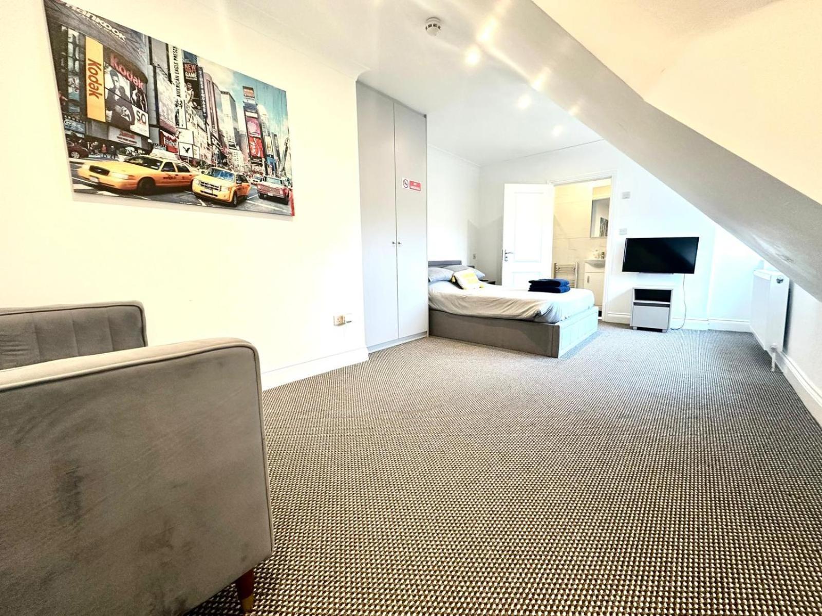 Stylish Modern, Private Apartment,15 Mins To Central London هيندون المظهر الخارجي الصورة