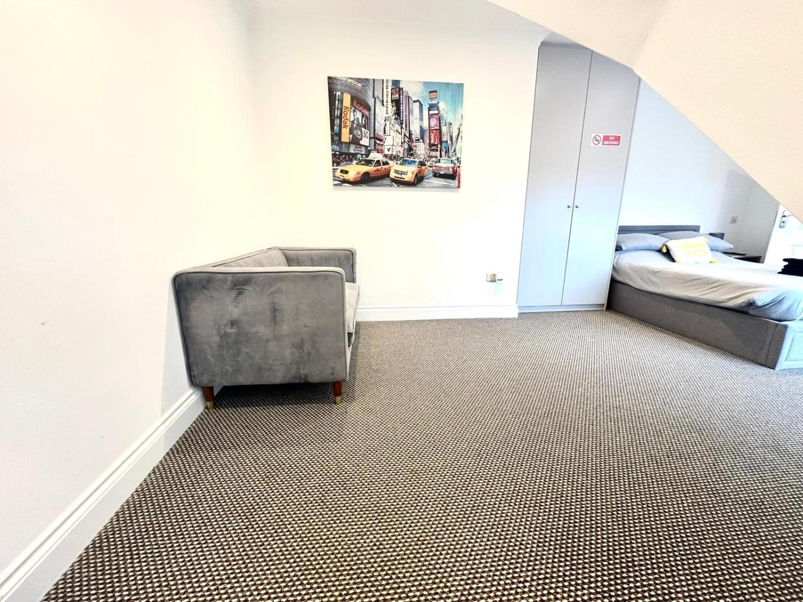 Stylish Modern, Private Apartment,15 Mins To Central London هيندون المظهر الخارجي الصورة
