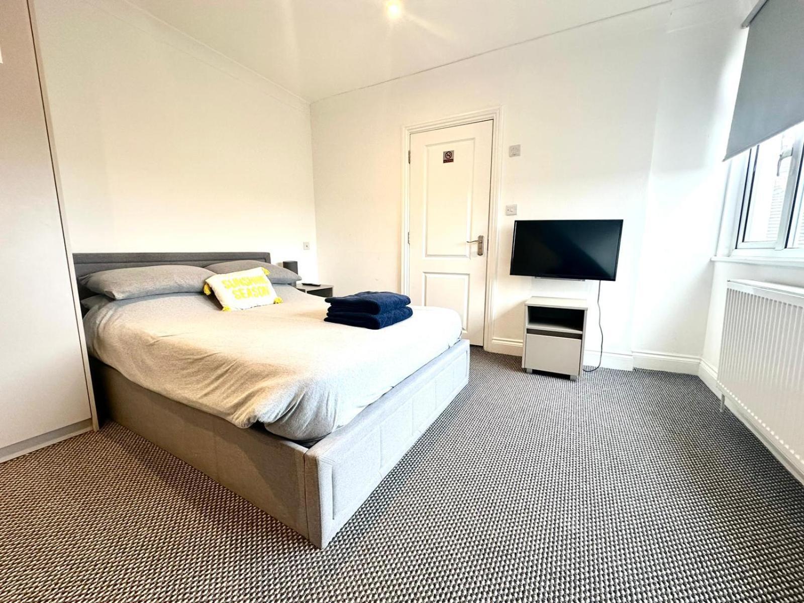 Stylish Modern, Private Apartment,15 Mins To Central London هيندون المظهر الخارجي الصورة