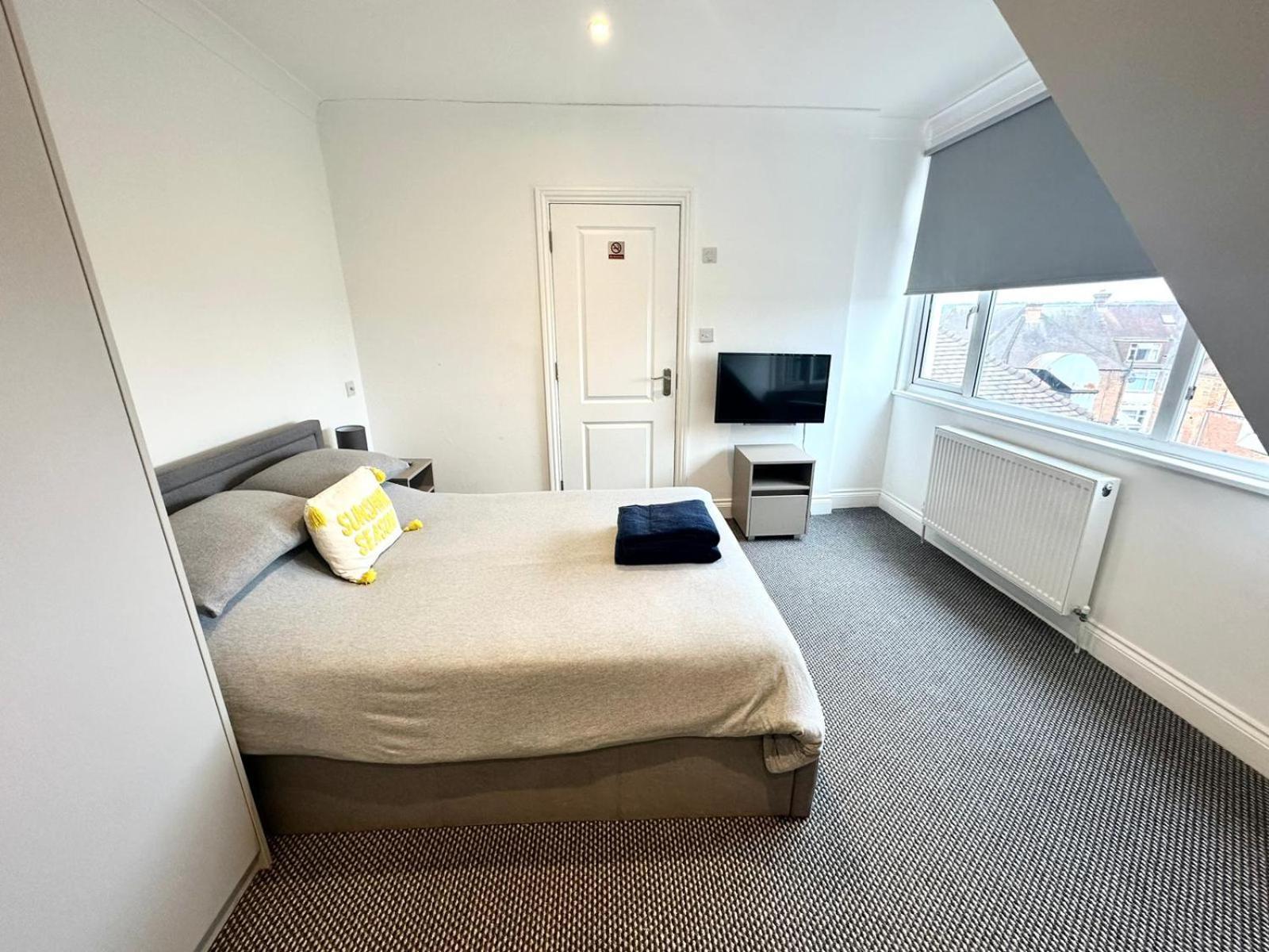 Stylish Modern, Private Apartment,15 Mins To Central London هيندون المظهر الخارجي الصورة