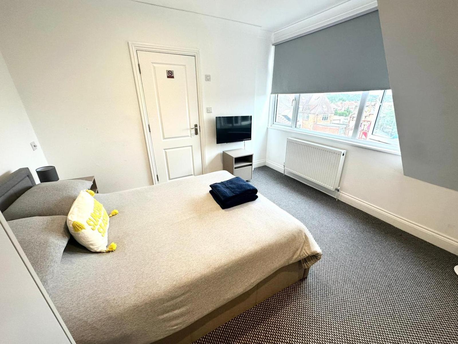 Stylish Modern, Private Apartment,15 Mins To Central London هيندون المظهر الخارجي الصورة
