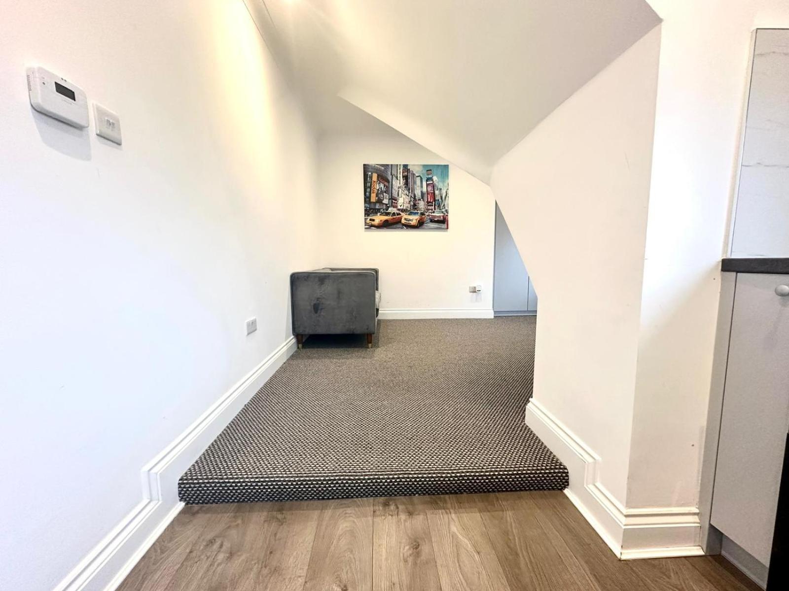 Stylish Modern, Private Apartment,15 Mins To Central London هيندون المظهر الخارجي الصورة