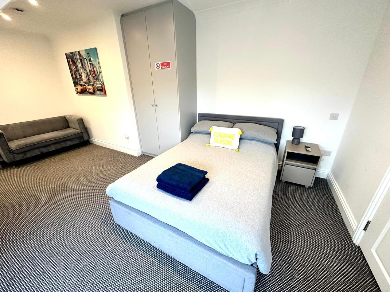 Stylish Modern, Private Apartment,15 Mins To Central London هيندون المظهر الخارجي الصورة