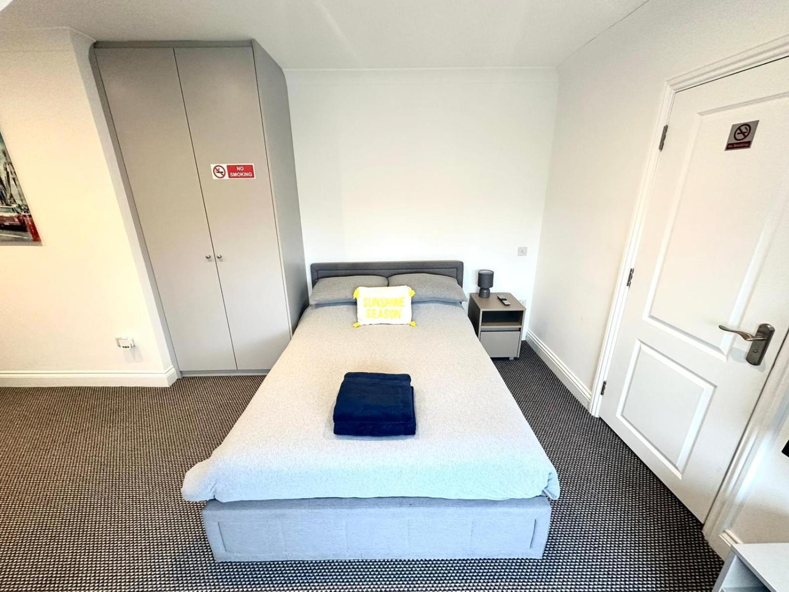 Stylish Modern, Private Apartment,15 Mins To Central London هيندون المظهر الخارجي الصورة