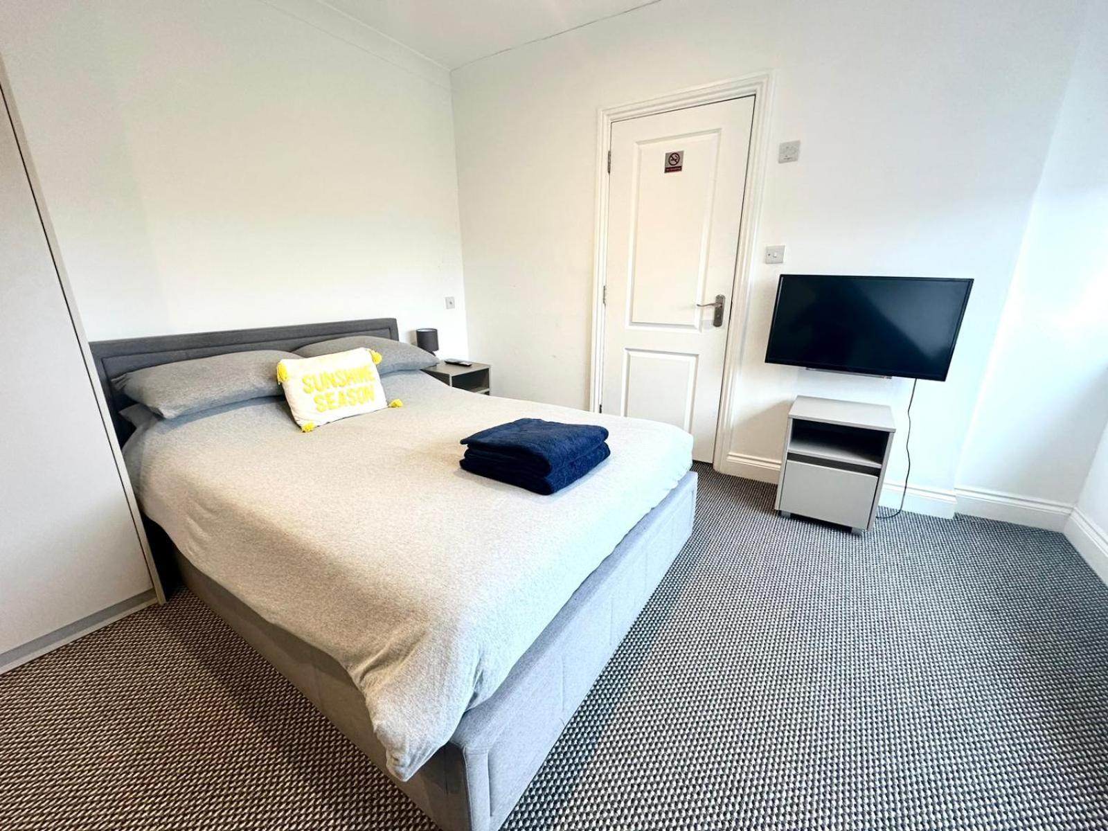 Stylish Modern, Private Apartment,15 Mins To Central London هيندون المظهر الخارجي الصورة